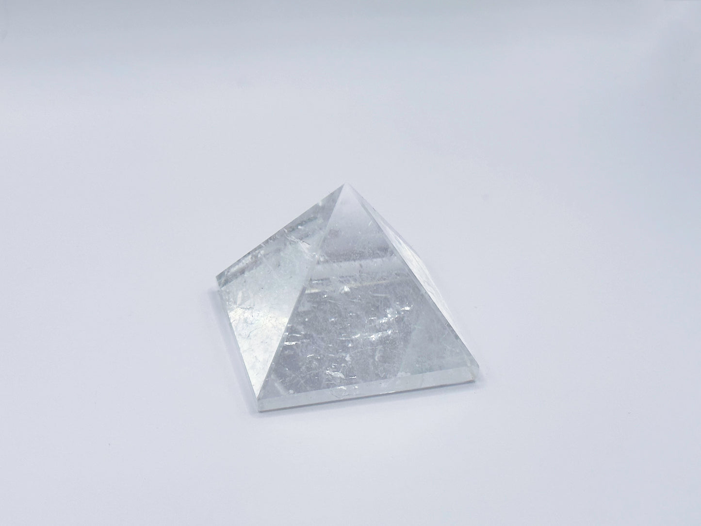 白水晶三角塔